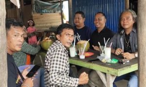 Jurnalis Barito Timur Rajut Persaudaraan Tanpa Sekat di Warung Es Kelapa