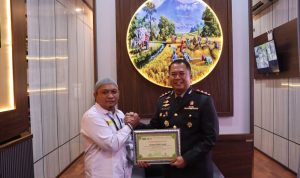 Bukti Nyata Sebagai Mitra Kerja Yang Baik, Polres Bartim Raih Penghargaan  Secara Simbolis
