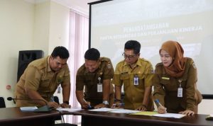 Bentuk Komitmen Pelayanan Kesehatan Gigi Dan Mulut Melalui Penandatanganan Perjanjian Kinerja dan Pakta Integritas 2025