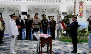 Gubernur Kalteng Lantik Indra Gunawan sebagai Pj Bupati Barito Utara di Istana Isen Mulang