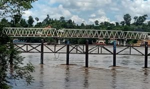 Dishub Barito Utara Tunda Sementara Aktivitas Kapal di Bawah Jembatan KH Hasan Basri Akibat Naiknya DAS Barito