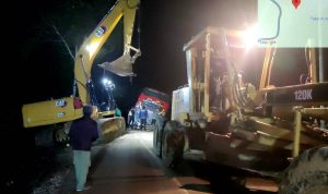 Dinas PUPR Barut Tambah Alat Berat untuk Evakuasi dan Perbaikan Jembatan yang Ambruk di Desa Sei Rahayu II