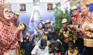 Pj Bupati Muhlis Tinjau Stand Barito Utara di Kalteng Expo 2025