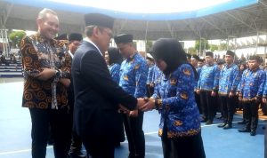 Pj Bupati Barut Serahkan 1.103 SK CPNS Formasi 2024: Tegaskan ASN Harus Profesional dan Loyal