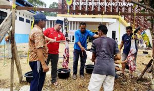 400 Bungkus Daging Qurban Dibagikan kepada Masyarakat di Lahei Barat