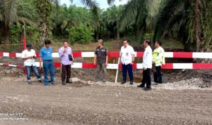 Pj Bupati Tinjau Langsung Perbaikan Jalan Nasional, Pastikan Kelancaran Akses ke Muara Teweh dan Mura
