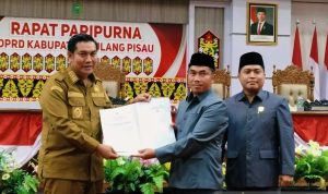 DPRD Pulpis Serahkan Rekomendasi Pansus LHP 2024