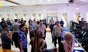 Kapolda Pantau Rapat Pleno di Teweh Tengah, Tegaskan Komitmen Keamanan