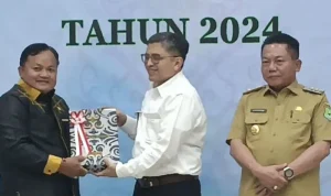 Ketua DPRD Kapuas Terima LHP LKPD 2024