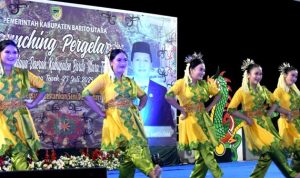 Pj Bupati Barut: Melestarikan Budaya Adalah Tanggung Jawab Bersama dalam Pagelaran Seni Budaya Daerah