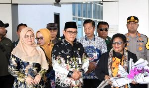 Pj Bupati, Sekda, dan FKPD Sambut Kedatangan Wamendagri di Bandara HMS