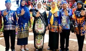 Pj Bupati dan Pj Ketua TP PKK Barut Dikukuhkan Sebagai Ayah dan Bunda Genre