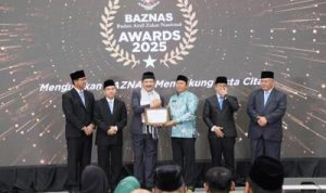 Baznas RI Anugerahkan Penghargaan untuk Bupati Batola