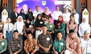 Pemkab Barut Dorong Public Speaking Pelajar Lewat Lomba Pidato Inggris
