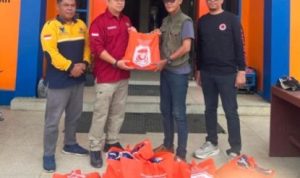 Perindagkop Murung Raya Salurkan Bantuan untuk Korban Longsor dan Banjir Bandang