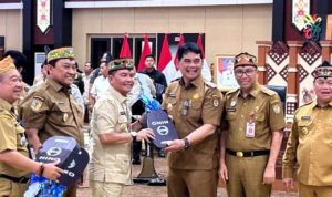 Shalahuddin Terima Bantuan Sarpras Sampah dari Gubernur Kalteng