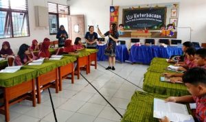 Balai Bahasa Uji Cerita Anak Dwibahasa di SDN 1 Melayu Barito Utara
