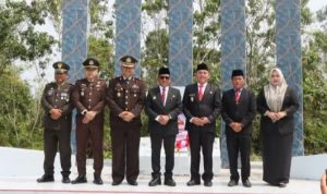 Bupati Heriyus Pimpin Upacara Ziarah di Taman Makam Pahlawan Puruk Cahu