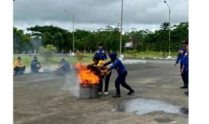 Sekretariat DPRD Batola Latih Pegawai Gunakan APAR untuk Cegah Kebakaran
