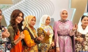 Wastra ‘Huma Betang’ Melenggang di Panggung JFW, Angkat Budaya Kalteng