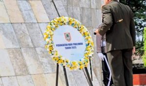 Ziarah Hari Pahlawan, Pemprov Kalsel Tabur Bunga di TMP Bumi Kencana