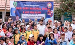 Semangat Guru Membuncah di Pasar Panas