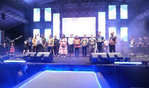 Band Armada Pukau Ribuan Warga Murung Raya di Malam Pergantian Tahun 2025–2026
