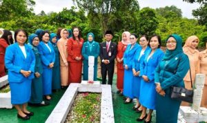 Hari Ibu ke-97, Organisasi Perempuan Barut Ziarah ke TMP Dharma Persada