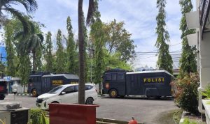 Aksi Tolak Pilkada Bikin Polisi Siaga di Rumah Banjar