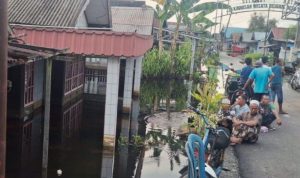 Banjir Berulang Bikin Warga Nagara Minta Lantai Ditinggikan