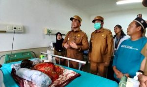 Kunjungan Bupati ke RSUD Soroti Kepedulian pada Bayi Penderita Hidrosefalus