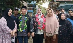 Lebaran Hari Kedua Idulfitri, Wabup bersama Istrinya Pulang Kampung Desa Maruwei II