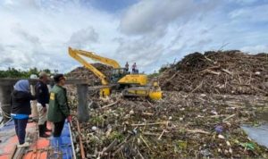 Kiriman Sampah dari Hulu Ancam Kota, Banjarmasin Lakukan Pembersihan