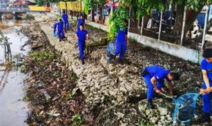 Satpolairud Turun Langsung Bersihkan Sungai