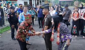 Bupati Heriyus Sambut Kedatangan Kajari Baru di Bandara Dirung Lingkin