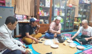 Sulaiman Beri Semangat Kepada Bang H Suriansyah di Bartim Yang Sedang Sakit