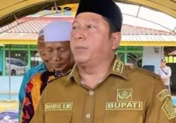 Warga Lokrawa Terima Banmas Kurban Presiden RI