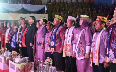 Ribuan Jemaat Semarakkan Pembukaan Sinode Umum XXV GKE di Murung Raya