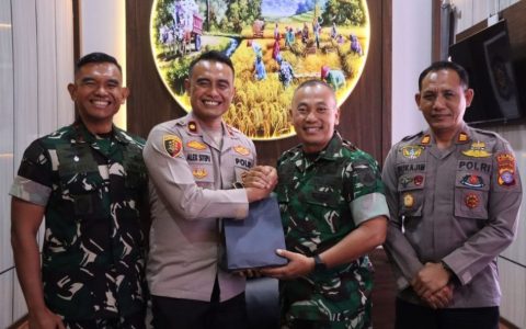 TNI-Polri di Bartim Perkuat Sinergitas Lewat Kunjungan Kerja