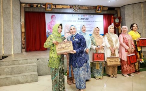 Ketua TP PKK Kalsel Dorong Kebaya dan Sasirangan Tetap Jadi Identitas Banua