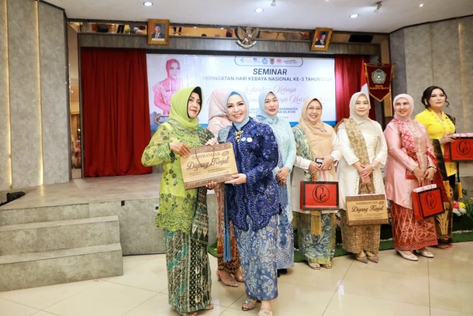 Ketua TP PKK Kalsel Dorong Kebaya dan Sasirangan Tetap Jadi Identitas Banua
