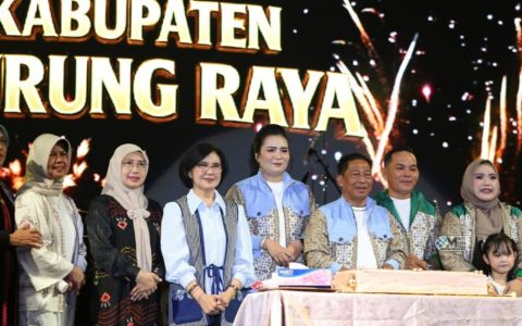 Malam Puncak HUT ke-24 Tahun Kabupaten Murung Raya Meriah, Ribuan Warga Padati Stadion Willy M. Yoseph