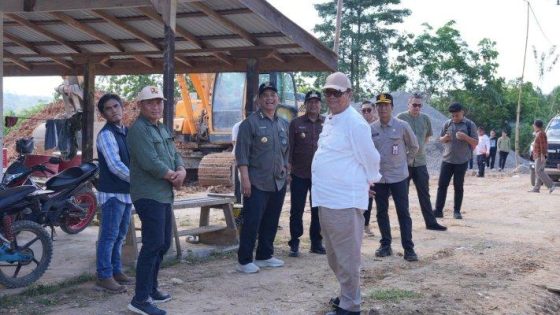 Prioritaskan Jalan Pelosok Bupati Barut Beri Arahan Tegas di Gunung Purei