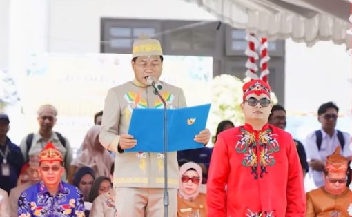 Ketua DPRD Murung Raya Bacakan Teks UUD 1945 pada Upacara HUT ke-24 Kabupaten
