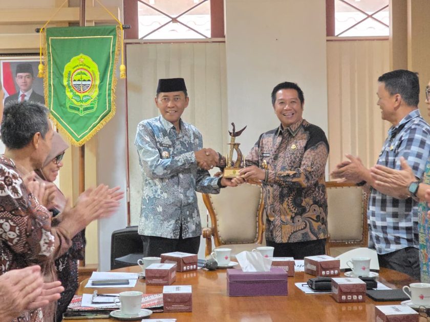 Tingkatkan Kualitas Layanan Pemkab Barut Gelar Kaji Tiru di Bantul