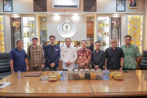 Supian HK Janjikan RDP Selamatkan Peternak Ayam