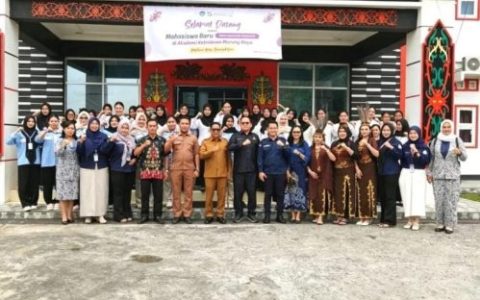 Bupati Heriyus Buka PKKMB Akbid Murung Raya, Dorong Mahasiswa Berkarakter