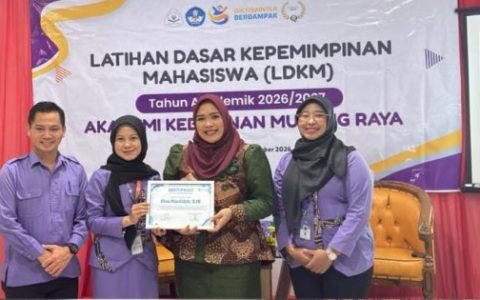 Dina Maulidah Jadi Narasumber LDKM Akbid Murung Raya